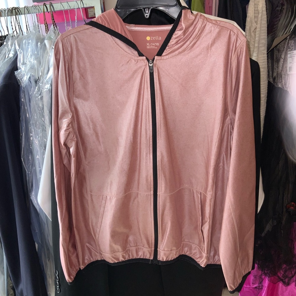 NWT Zella Mauve color jacket. Absolutely gorgeous sheen reflects when you move!